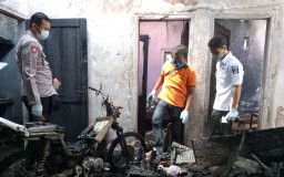 Warga Tanggung Lumajang Bakar Rumah dan Tewas Gantung Diri