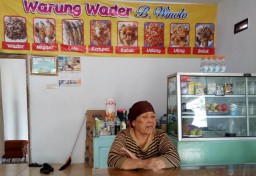 Makan Siang di Lumajang, Enaknya di Warung  Khas Sungai Mbok Wiyoto