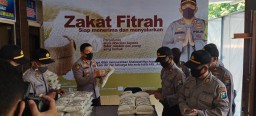 Polres Lumajang Mulai Salurkan Zakat Fitrah