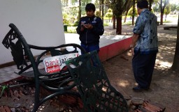 Ulah Tangan Jahil Rusak Kursi di Alun-alun Lumajang