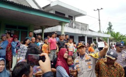 Rilis TKP, Kapolres Arsal Jadi Buruan Fans Cewek Berfoto Selfie