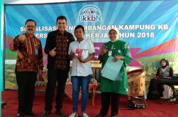 Sosialisasi Kampung KB, Drs. Ayub Khan Anggota DPR RI Ingatkan Bahaya Stunting