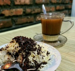 Hangatnya Segelas Kopi Bandrek di Warung  Pak Cipto