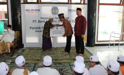 H. M. Nur Purnamasidi Anggota DPR RI Arahkan CSR Bank Mandiri untuk PP Syarifuddin