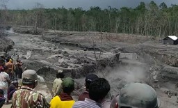 Sering Lahar Warga Diminta Tak Berwisata Dilokasi Bencana Semeru