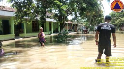 Desa Rowokangkung Lumajang Mulai Dikepung Banjir Luapan Air Sungai