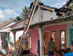 Rumah Warga Banyuputih Lor Lumajang Ludes Terbakar