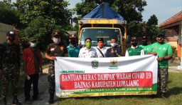 BAZNas Lumajang Salurkan 110 Ton Beras Bantu Warga Terdampak Covid 19