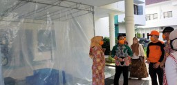 Pemkab Lumajang Pasang Bilik Semprot Disinfektan Cegah Corona