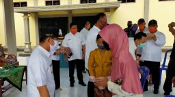 Cak Thoriq Pantau Penyaluran BLT 600 Ribu di Tempursari Lumajang