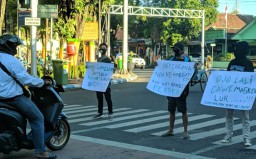 Bonek Lumajang Bersatu Sumbang Seribu Masker Untuk Masyarakat