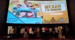 Mandiri Syariah Lumajang Nobar Film Mekah I'm Coming