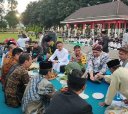 Luar Biasa..! Aksi Damai Lumajang Dibanjiri Sumbangan Konsumsi Bukber