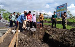 dr. Buntaran Letakkan Batu Pertama Pembangunan Pesantren Al-Qur'an Bahrusy Syifa'