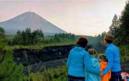 Wisata Camping Graund Oro Oro Ombo Semeru Diminati Turis Asing