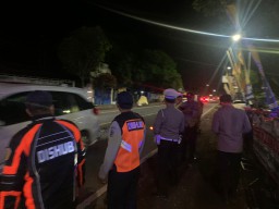 Jurus Polisi Atur Lalin di Pasar Ranuyoso Lumajang Diacungi Jempol