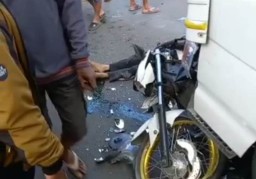 Tak Jaga Jarak Pemotor Tewas Terlindas Truk Pasir di Condro Lumajang