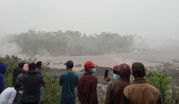 Bahaya Skunder Letusan Semeru di Aliran Lahar Hulu Hingga Hilir