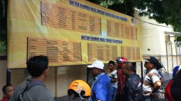 Warga Banyuwangi Lihat Daftar Motor Hasil Kejahatan di Polres Lumajang