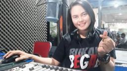 Diah Ayu Penyiar Cantik Radio Ge FM Madiun Suka Kaos Bukan Begal