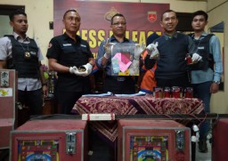 Buka Lapak Judi Dingdong, 3 Warga Candipuro Diringkus Polisi