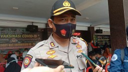 Video Viral Polisi Grebek Arena Judi di Pasar Hewan Lumajang