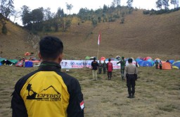 Ekspedisi Ranu Kumbolo Peringati Sumpah Pemuda ke-90