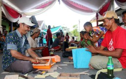 Pasinan Dingklik Festival Branding Kampung Mebel di Lumajang