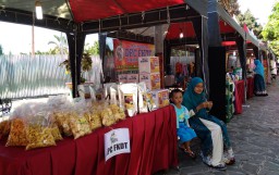 Sabun Susu Etawan dan Kripik Salak di Stand FKDT HSN 2017 Alun-alun Lumajang