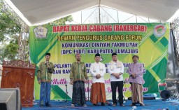 As'at Malik Dikukuhkan Jadi Bapak Madin Lumajang