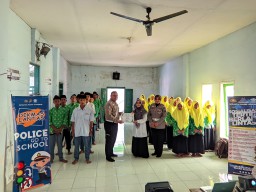 Satlantas Polres Lumajang Edukasi Pelajar MA Darul Falah Denok