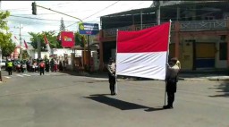 HUT RI 76, Polres Lumajang Kibarkan Bendera di Perempatan Veteran