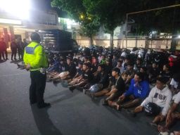 Polisi Bubarkan Balap Liar di Jalan Pelita Lumajang, Puluhan Remaja Ditilang