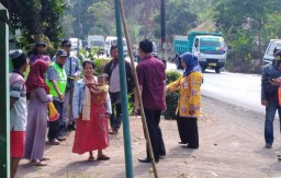 Pegawai Kecamatan Kedungjajang Sosialisasi Pelebaran Jalan Nasional