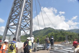 Cak Thoriq Tinjau Pembangunan Jembatan Gantung Kaliregoyo Lumajang