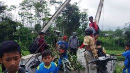 Jembatan Gantung Dawuhan Lor-Kebonagung Ambruk