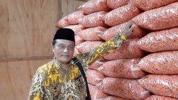 Kades Tukum Lumajang Tak Tau Kue Merek Garuda Pakai Telur Busuk