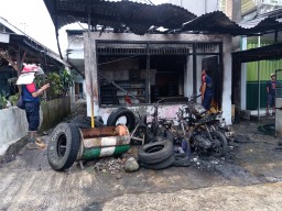 Bengkel Tambal Ban di Senduro Lumajang Hangus Terbakar