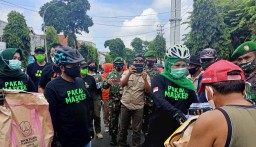 Gerakan Jatim Bermasker Khofifah Keliling Lumajang Sambil Bagi Sembako