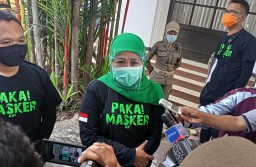 Khofifah Minta Cak Thoriq Lebih Produktifkan Sektor Agro Lumajang