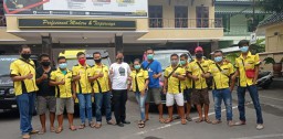 Komunitas Pick Up LSPC Gandeng Polres Lumajang Kirim Bantuan Erupsi