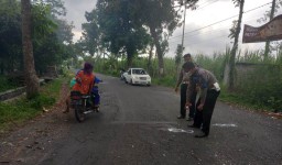 Truk Vs Sepeda Motor Warga Krai Lumajang Tewas di Tempat