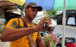 Kue Sarang Laba-laba Jajanan Unik Favorit Anak-anak Lumajang