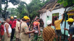 Rumah Warga Labruk Kidul Porak-poranda Diterjang Angin Kencang