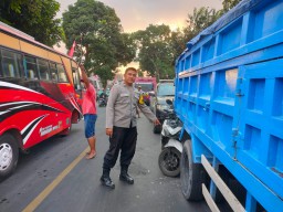 Tabrak Truk Parkir di Condro Lumajang, Pemotor Meninggal Ditempat