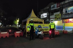 Satlantas Polres Lumajang Jelang Idul Adha Jaga Pos Penyekatan 24 Jam