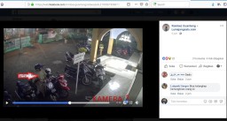 Aksi Emak-emak Curi Tas di Halaman Masjid Al-Kautsar Lumajang Terekam CCTV