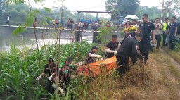 Mayat Seorang Pria Mengambang di Dam Sungai Tekung