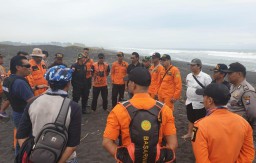 Diterjang Ombak, 1 Nelayan Jember Hilang di Pantai Meleman Lumajang