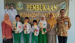 4 Pelajar MI Nuris Sabet Trophy MTQ Kecamatan Tempeh